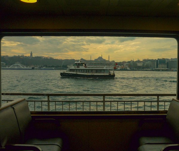 Quels sont les critères pour louer une villa en Provence avec des ateliers de peinture et des visites de vignobles?